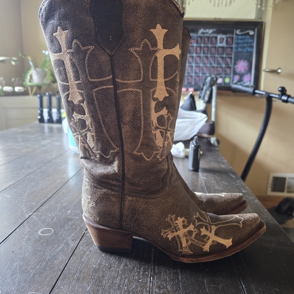 Circle G Tan Cross Embroidered Boots - Picture 3 of 8